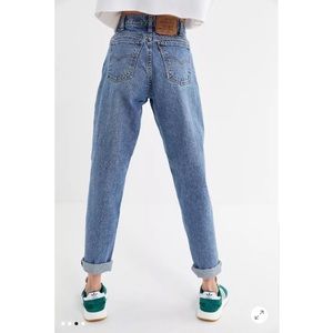 Vintage Levi’s 550 Relaxed Tapered High Waisted Mom Jeans Light Wash Size 16